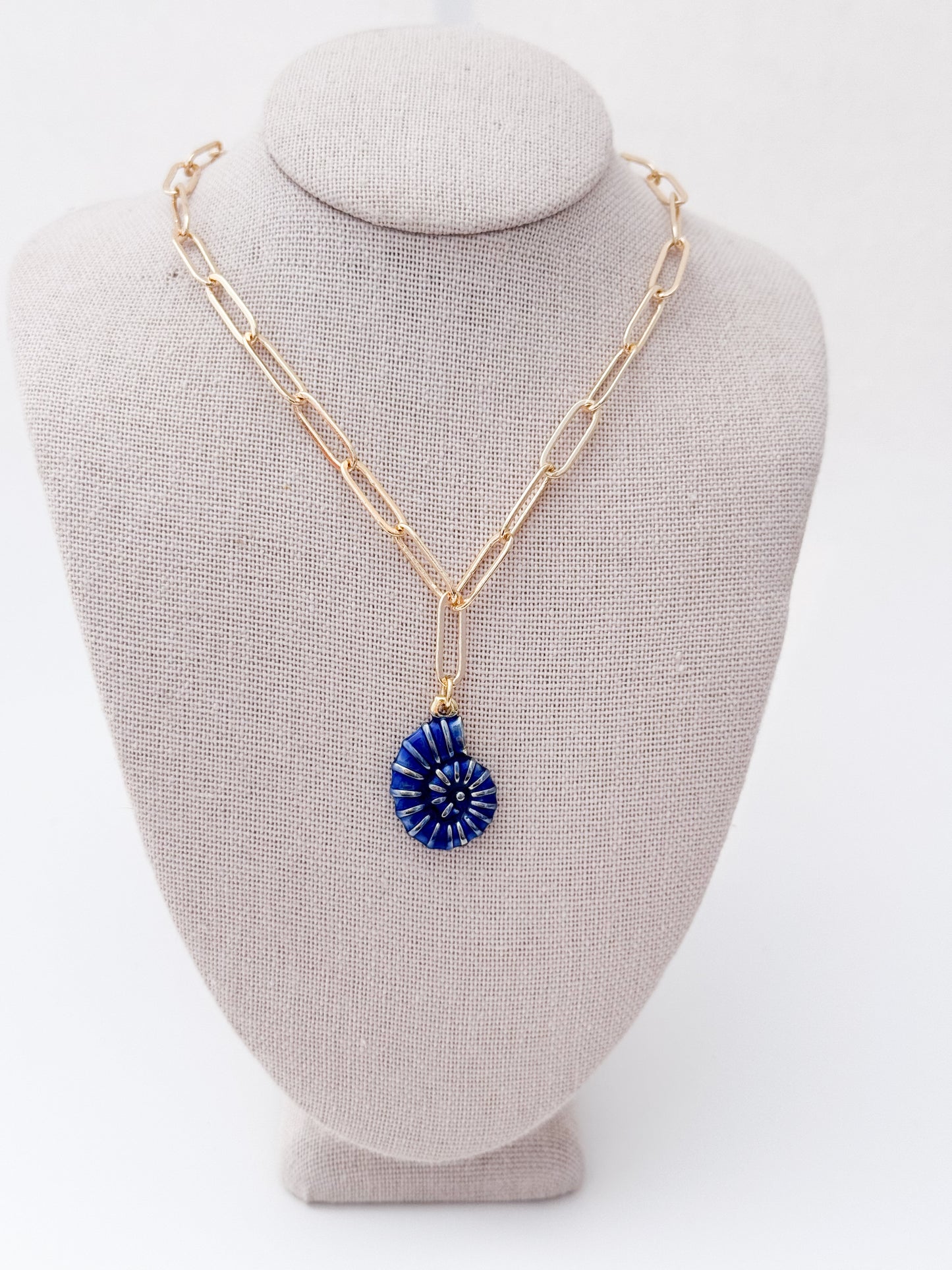 Cobalt Blue Conch Chainlink Necklace