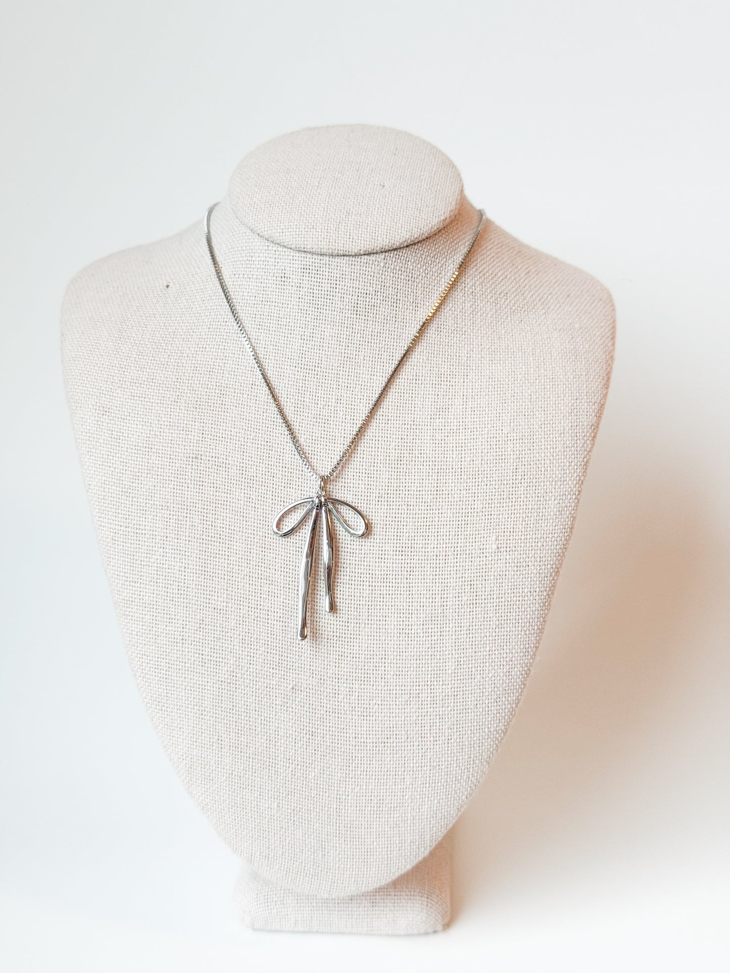 Bow Necklace