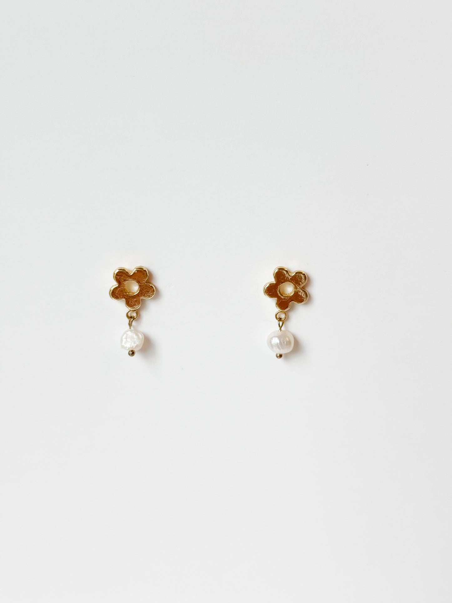 Daisy Dangles + Pearl