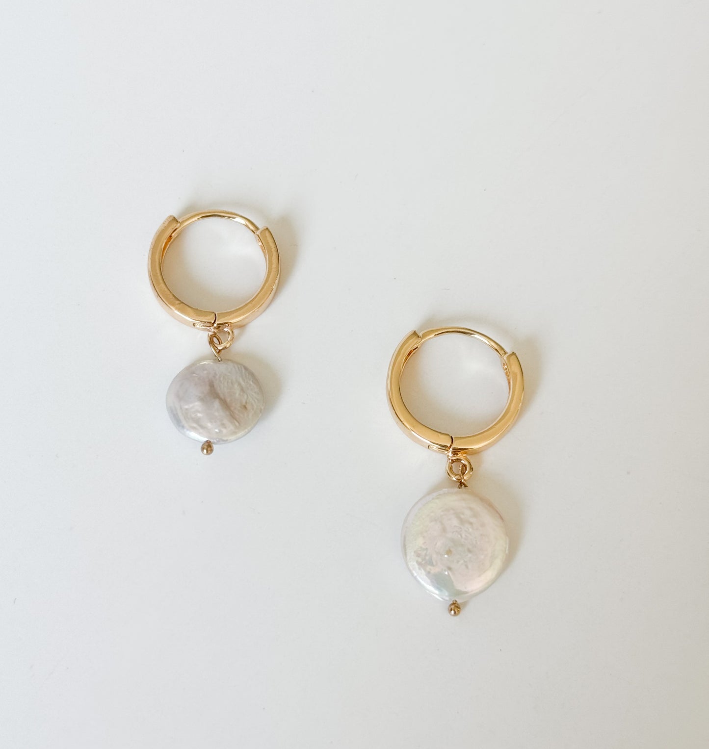 Flat Circle Pearl Huggies